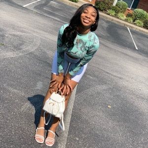 Meet your Posher, Joye